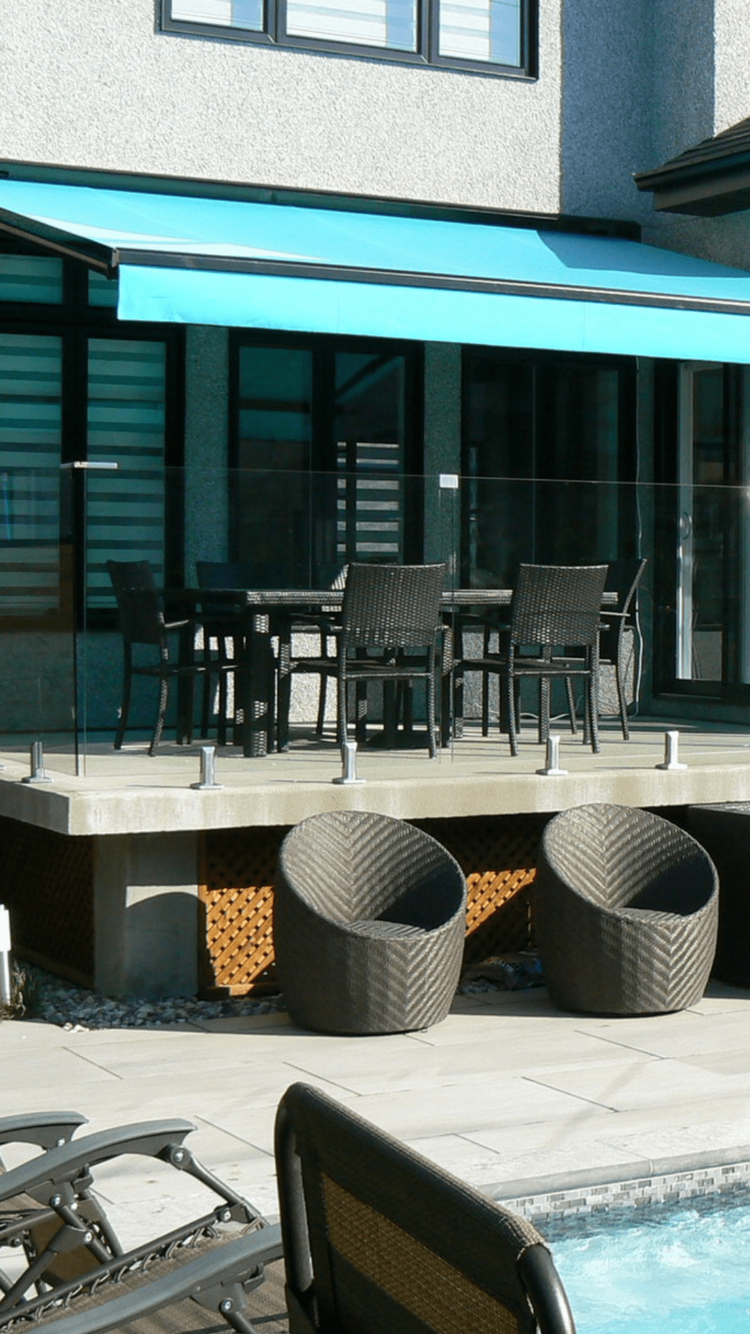 Auvent rétractable bleu pour patio moderne - Auvents Ombrasole