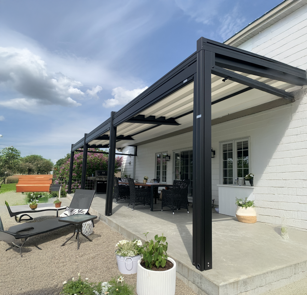 Pergola fixée a la maison