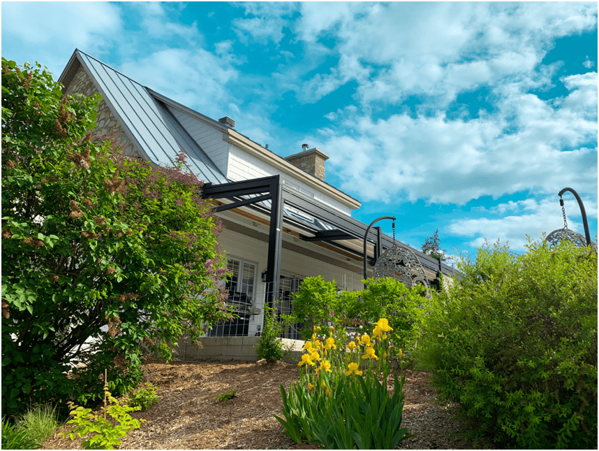 Pergola à toit rtractable pour une maison